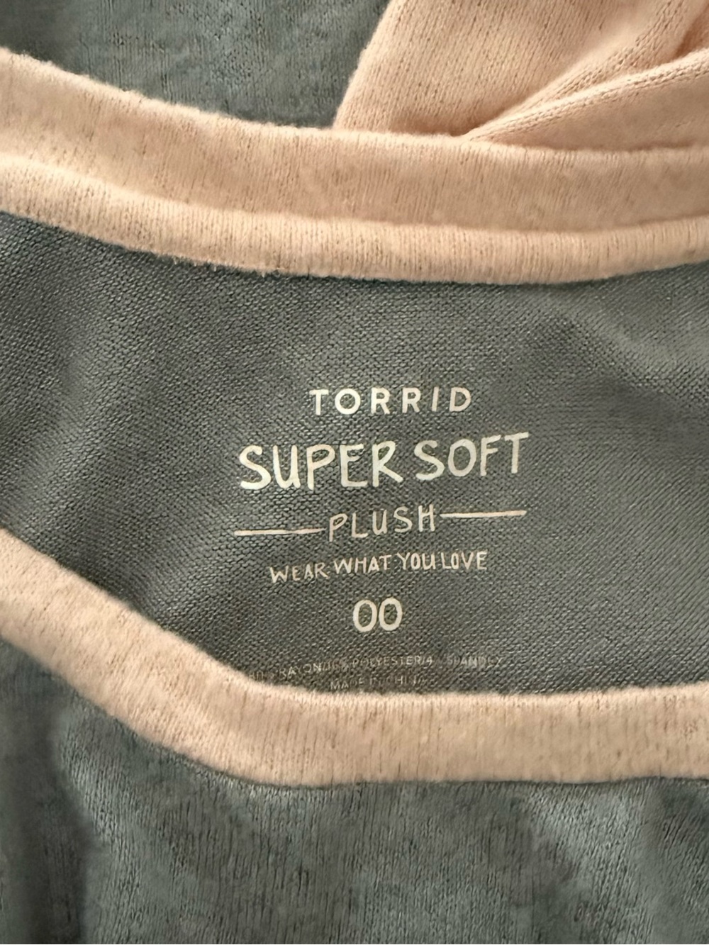NWT Torrid Women’s Soft Plush Baseball Raglan Tee - Pink & Gray! Medium/Large! - Picture 5 of 9